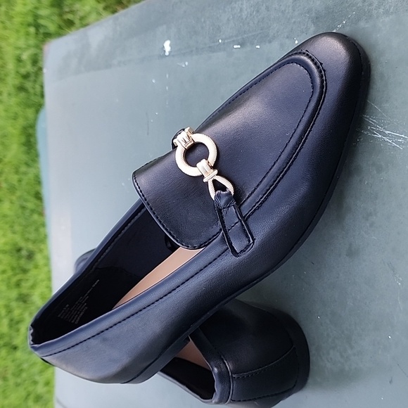 Seychelles Black Loafers with Gold Buckle Size 9W - Picture 7 of 12